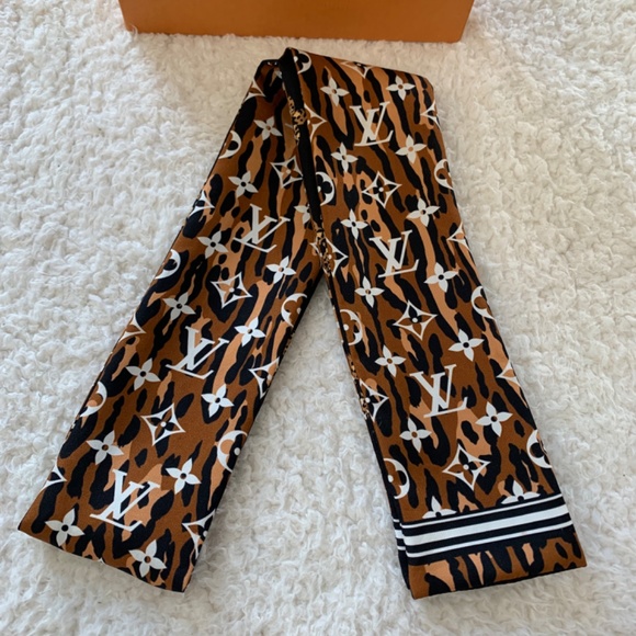 LOUIS VUITTON MONOGRAM GIANT JUNGLE BANDEAU - M73648 - Picture 3 of 15